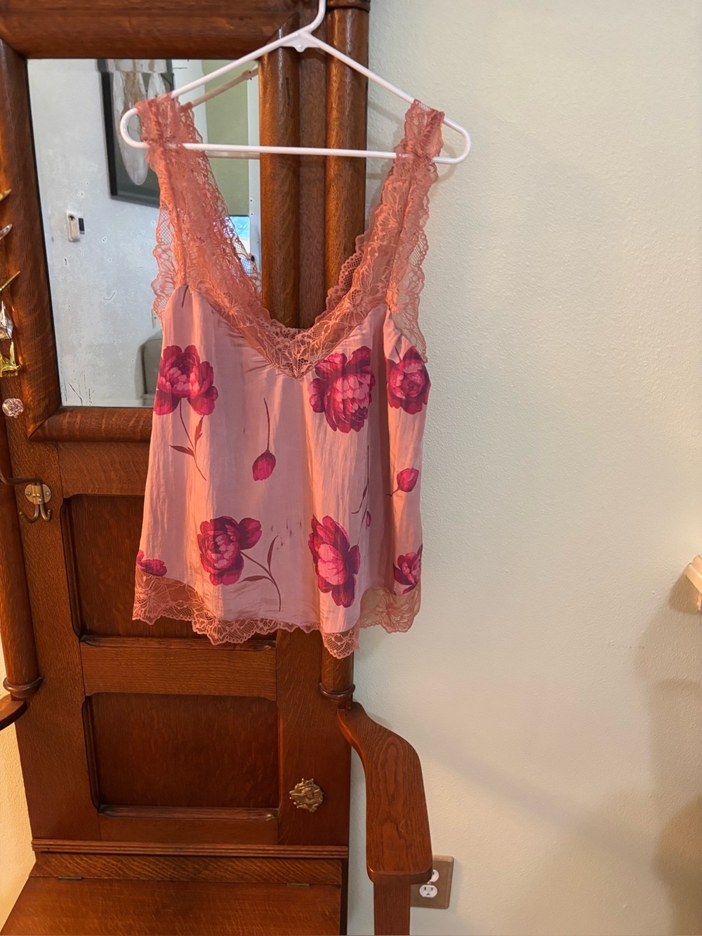Floral Lace-Trim Chemise Top - Pink with Fuchsia Flowers:LACEY’S ESSENTIAL TUNI